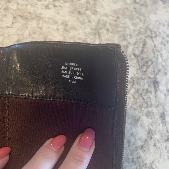 8.5 Aerosole boots suede. Wedge. Easy to walk in. - Picture 8 of 11